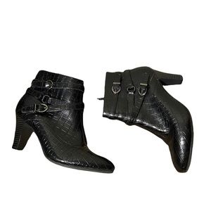 Naturalizer Black Ankle Woman’s Boots size 7W